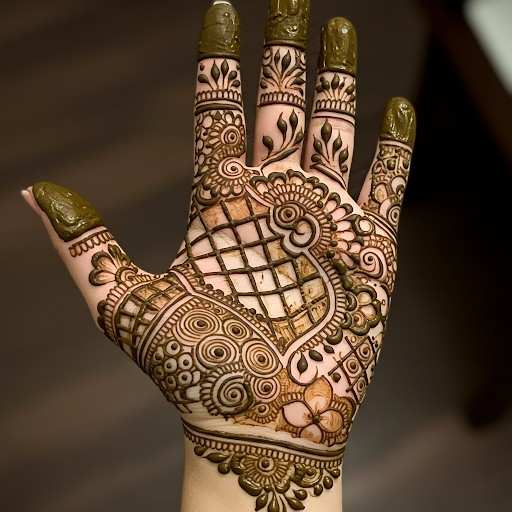 Minimal Yet Royal Modern Mehndi Design