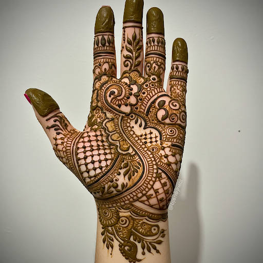 Trendy Mehndi design with latest patterns.