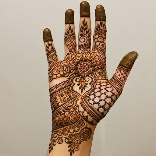 A henna design that celebrates the beauty of symmetry