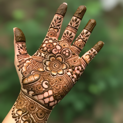 A design that transforms the skin into a work of art